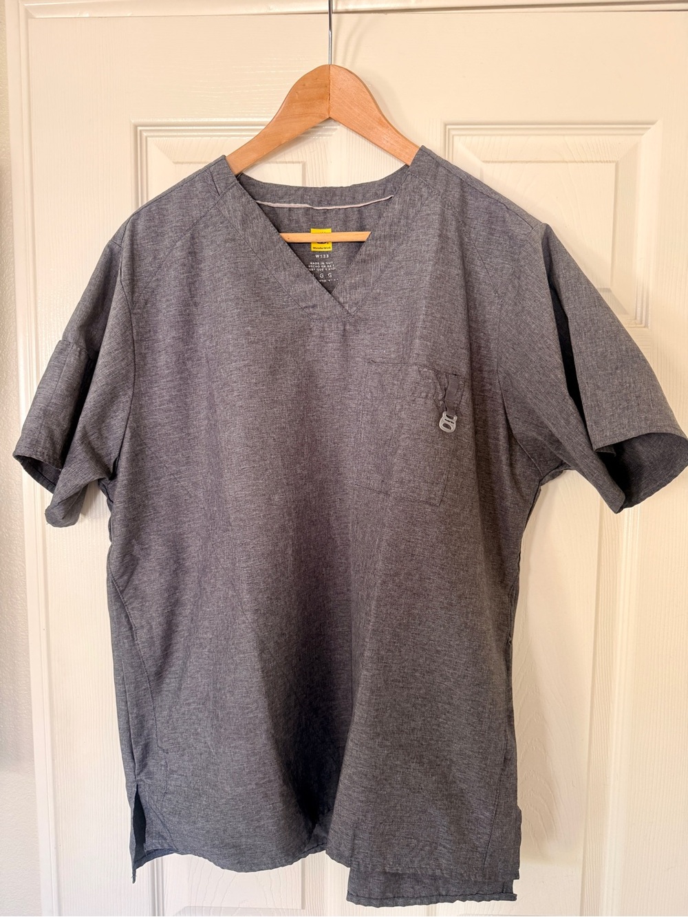 WonderWink Men's Grey V-Neck Scrub Top, size Large